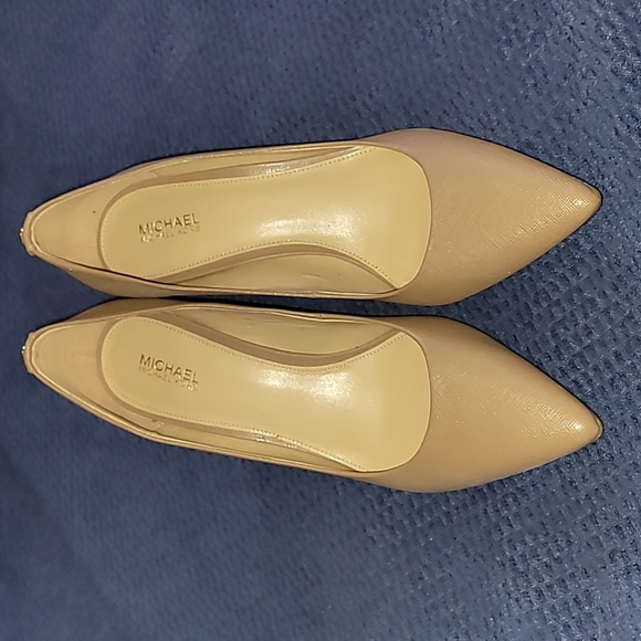 NWOT Tan Michael Kors Dorothy Pumps - Picture 1 of 10